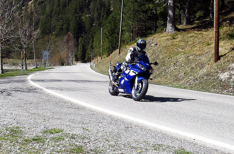 Motorradunfall Mit Hirsch und einer Yamaha