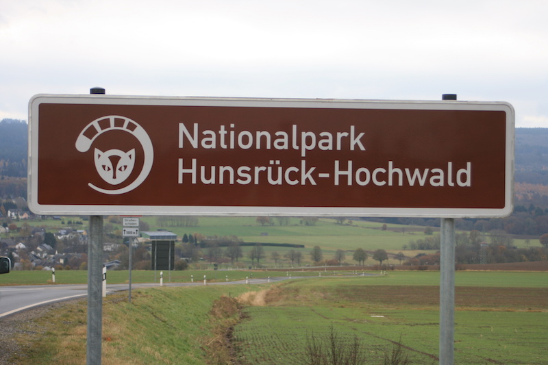Schild des Nationalpark Hunsrück-Hochwald