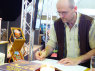 Autogrammstunde mit DJZ-Referent Burkhard Stoecker. Foto: dmk